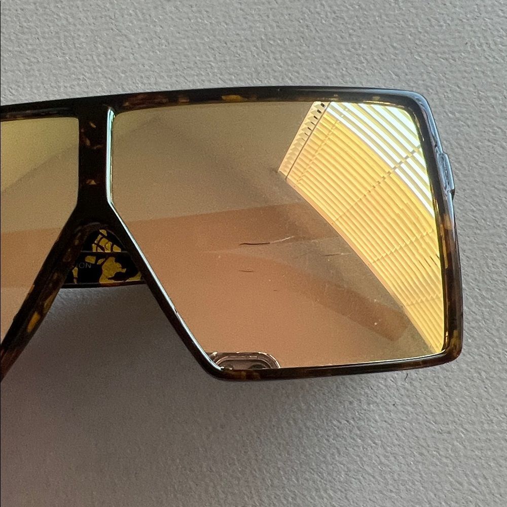 Stylish Sunglasses R27 - Picture 4 of 4